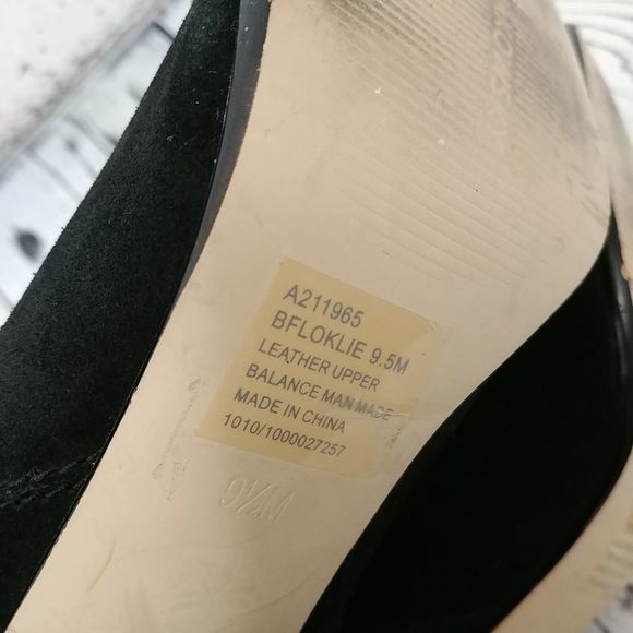 B. Makowsky Black‎ Suede Heeled Booties - Picture 9 of 12